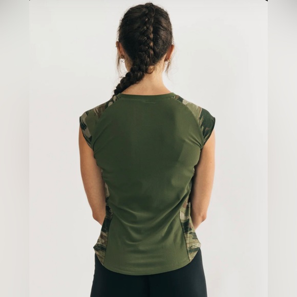 Alphalete Camo Velocity Short Sleeve T-Shirt - Picture 9 of 13